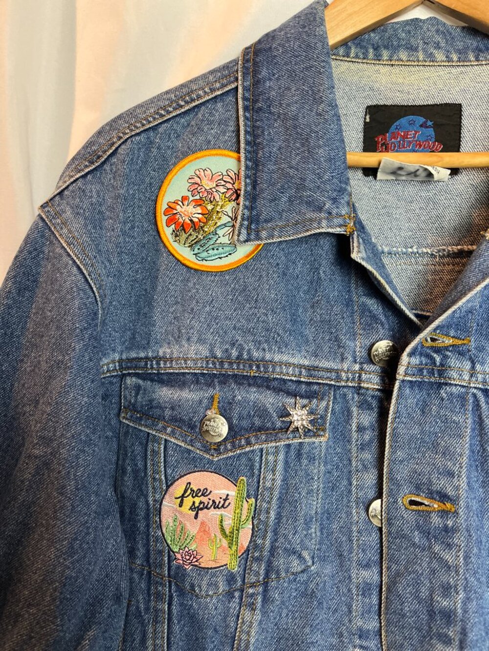Women's Unique Planet Hollywood Trucker Jacket, Size M - Picture 7 of 10
